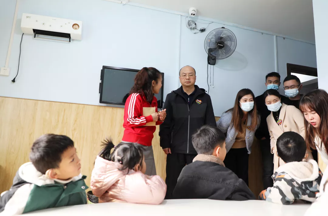 貴陽(yáng)西南國(guó)際商貿(mào)城暖冬捐贈(zèng)公益行，叩響聾兒無(wú)聲世界