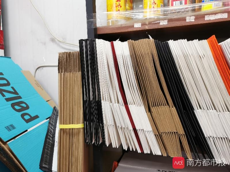 南都暗訪假名牌鞋中轉(zhuǎn)鬼市：180元買LV，小票證書5元購