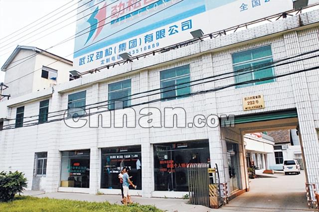 武漢批發(fā)服裝市場(chǎng)廠(chǎng)家貨源在哪里（武漢服裝進(jìn)貨批發(fā)市場(chǎng)在哪）