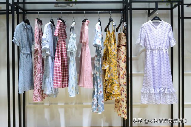 我想開個(gè)服裝店怎么找貨源呢，我想開個(gè)服裝店怎么找貨源呢視頻