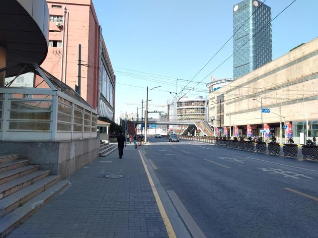 上海服裝批發(fā)市場在哪里，上海服裝批發(fā)市場在哪里最好？