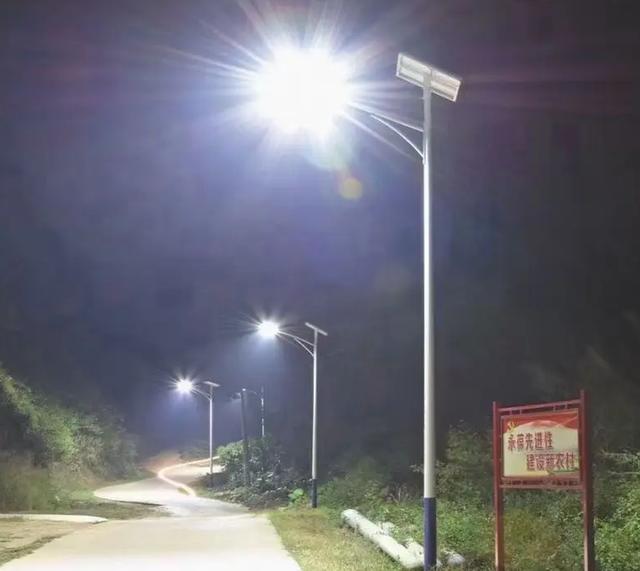 批發(fā)太陽能路燈廠家直銷，批發(fā)太陽能路燈廠家聯系電話？