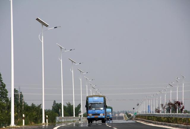 路燈批發(fā)市場廠家，路橋路燈批發(fā)市場？
