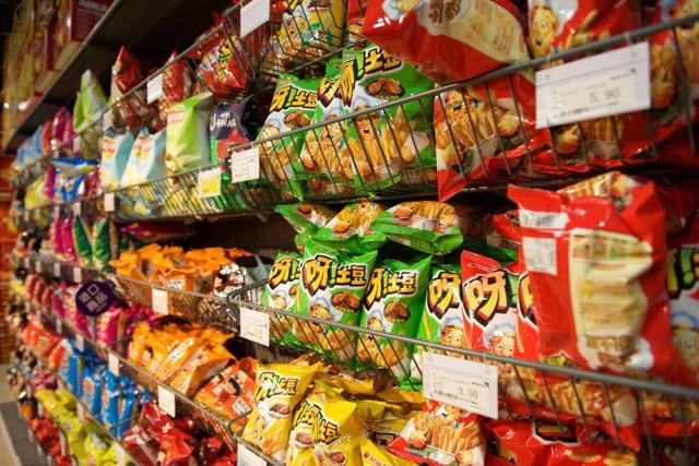 零食批發(fā)一手貨源廠家，零食進(jìn)貨批發(fā)網(wǎng)站？