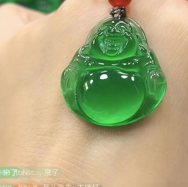 國內(nèi)翡翠一手貨源在哪里，阿里巴巴翡翠批發(fā)？