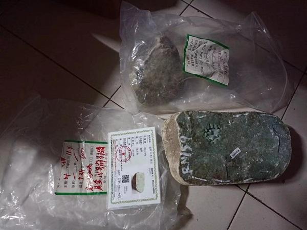 淘寶拼多多熱銷原石珠子貨源拿貨是真的嗎可信嗎，拼多多上賣的翡翠原石是真的嗎？