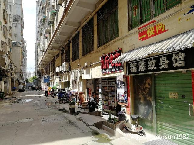 微商賣書怎么找貨源，微商賣書怎么找貨源呢？