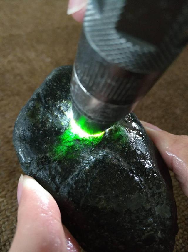 拼多多上的原石毛料是真的嗎，拼多多賣的玉石原料是真的嗎？