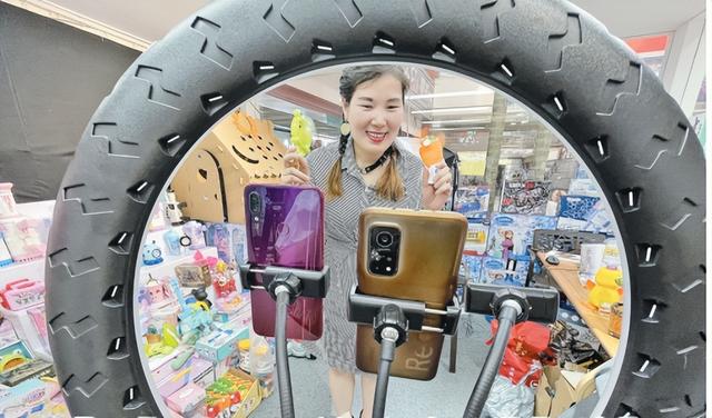 義烏電商直播貨源網(wǎng)址，義烏電商直播城？