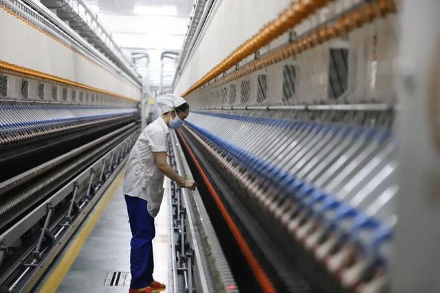 想做服裝怎么聯(lián)系工廠，做外貿(mào)用什么軟件找客戶？