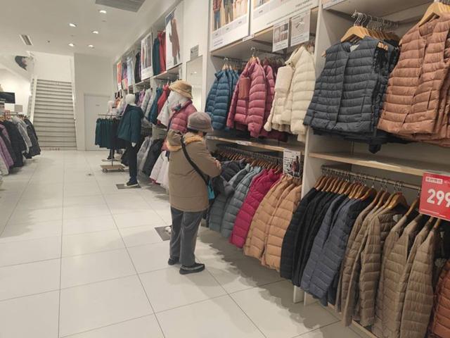 千仞崗羽絨服官方旗艦店女式新款，千仞崗？